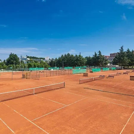 酒店 Astra Plava Laguna 2*